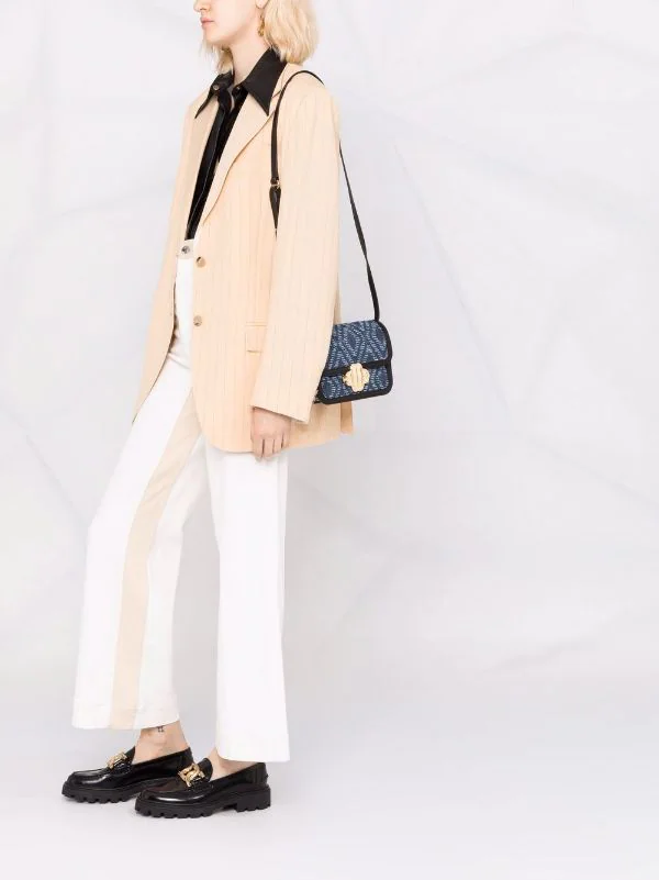 ( Neue Saison ) Maje Geometrisch Gemusterte Umhängetasche INDIGO 4 ( Neue Saison ) Maje Geometrisch Gemusterte Umhängetasche INDIGO - Image 2