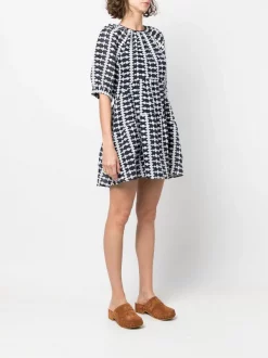 ( Neue Saison ) Maje Kleid Mit Geometrischem Muster D009 NAVY / ECRU 9 ( Neue Saison ) Maje Kleid Mit Geometrischem Muster D009 NAVY / ECRU -Maje Verkäufe 2024 18034075 38982521 600